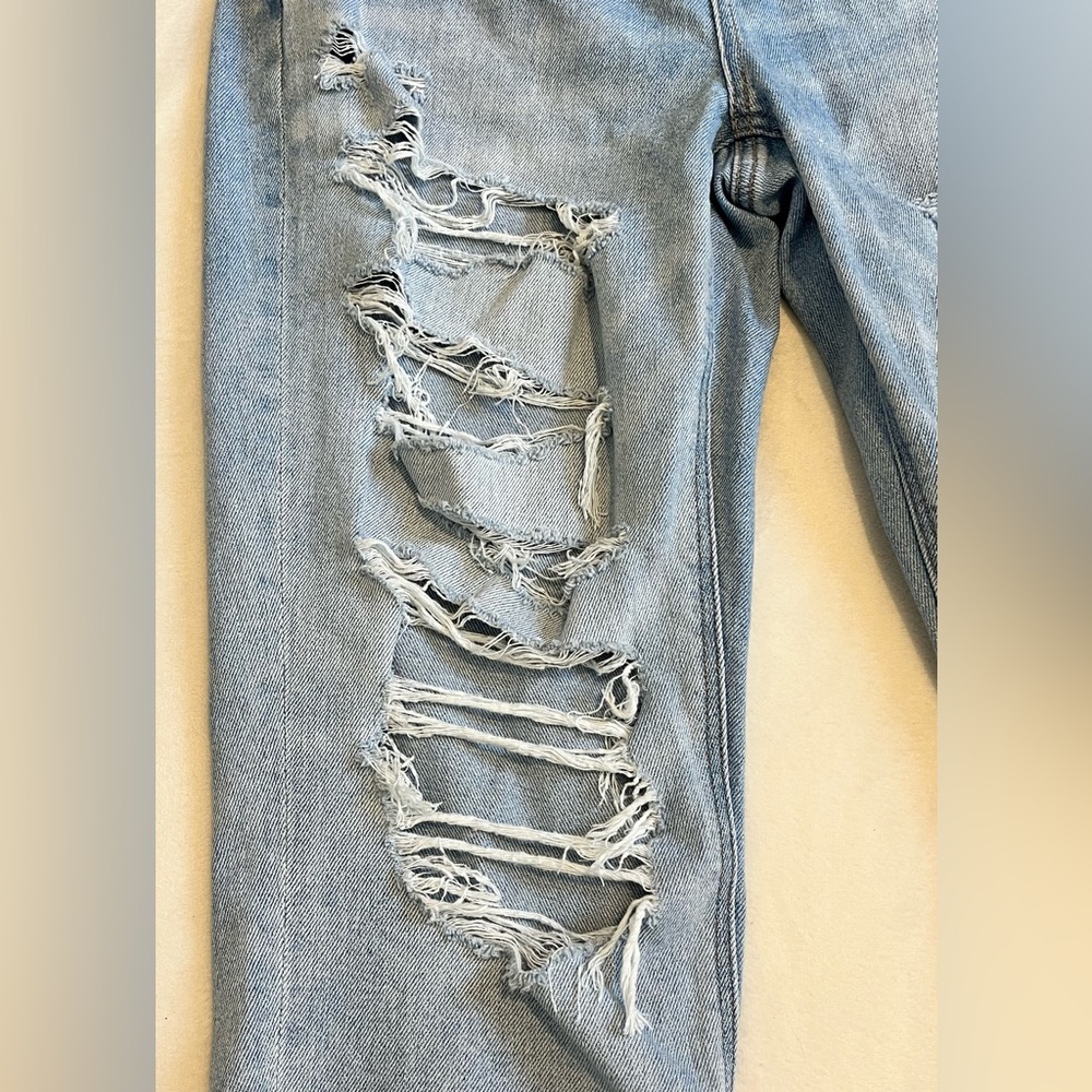 American Eagle Stretch Women’s Distressed Light Blue Mom Jeans Size 6 Short - Picture 2 of 14